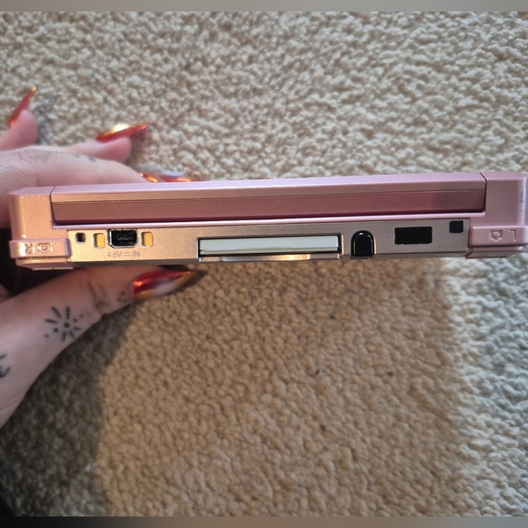 Nintendo 3DS + Games - Picture 8 of 8